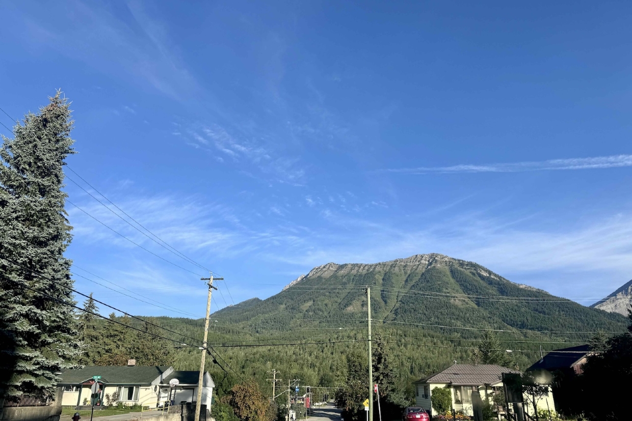 Mt Fernie from 4th St, looking Northwest. 8.23am, Monday, August 18th, 2025.