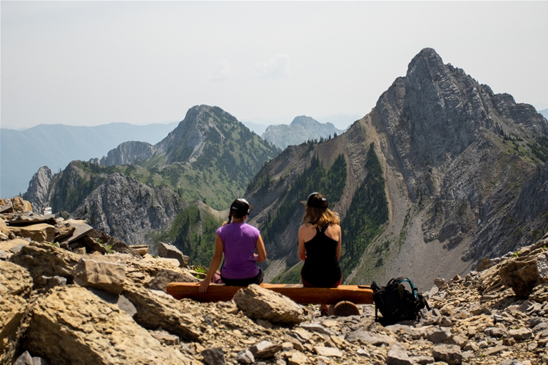 Hiking Goldilocks Trail at Island Lake Lodge