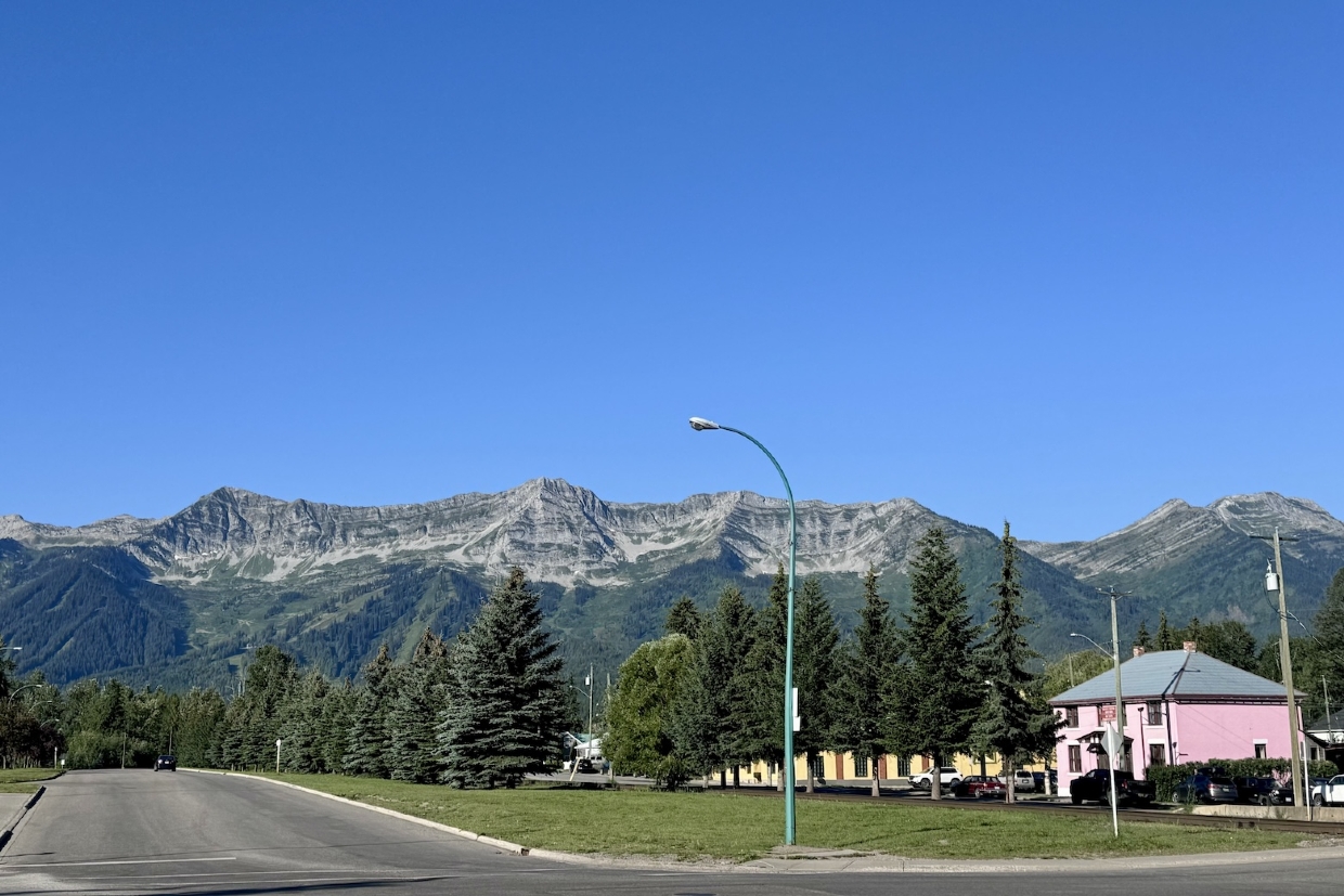 The Lizard Range from 1st Ave looking Southwest. 8.55am, Tuesday, July 29th, 2025.