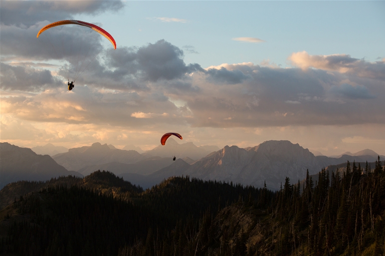 Paragliding from the Microwave Towers | Photo: Nick Nault