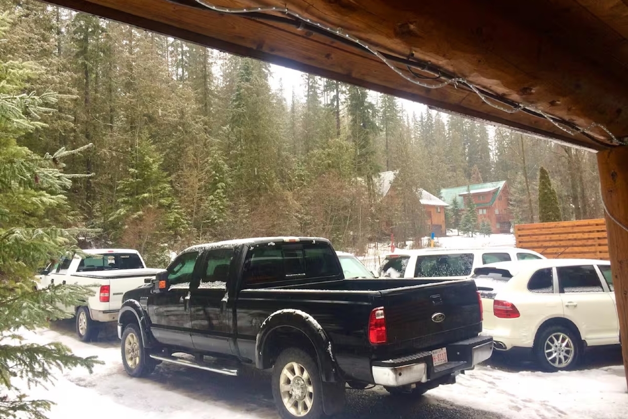Fernie Log Cabin Parking 